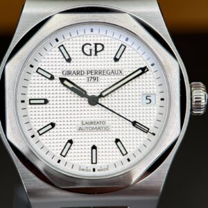 Girard-Perregaux Laureato White Dial Men's Watch - Ref 81010-11-131-11A