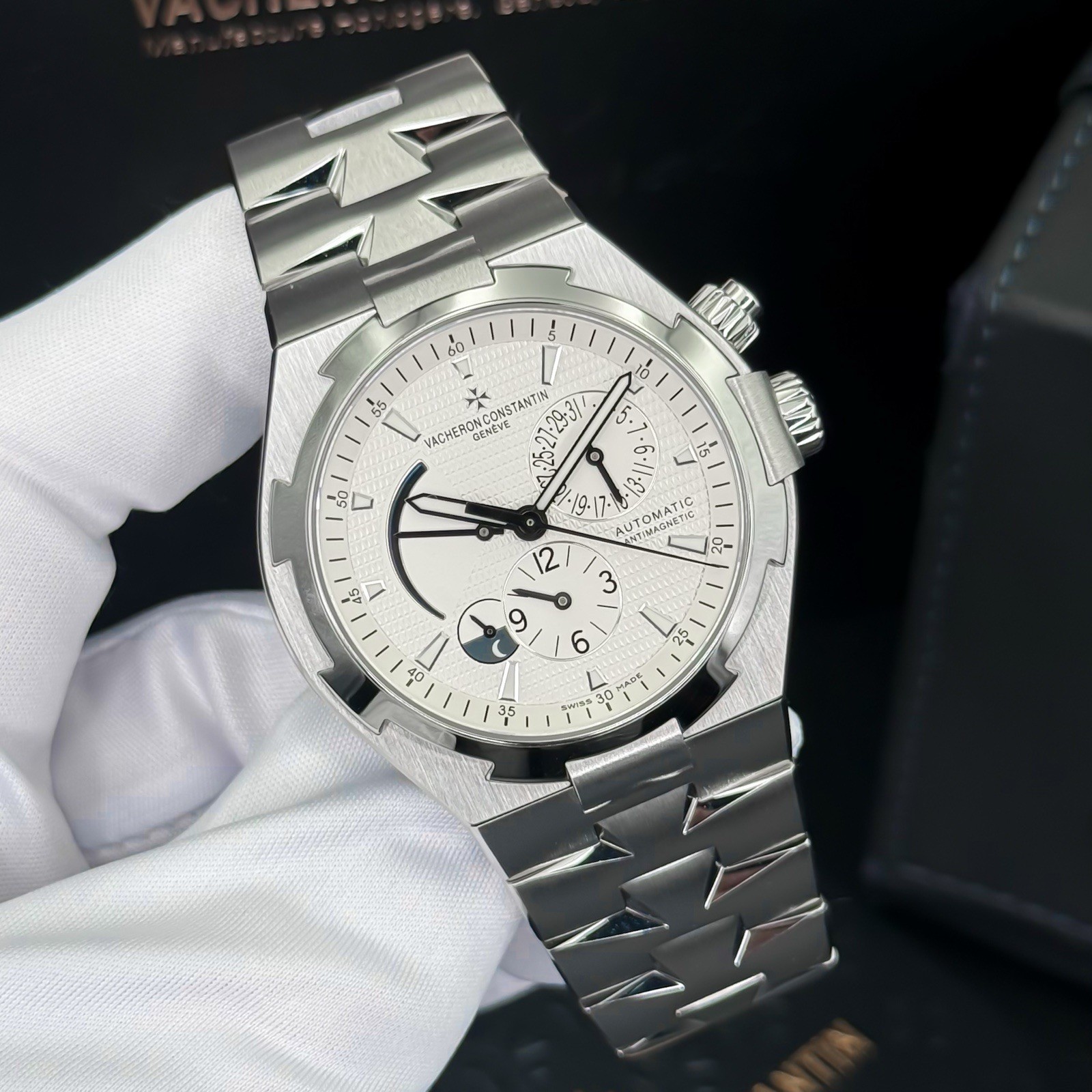 Vacheron Constantin Overseas Silver Men's Watch - 47450/B01A-9226 - Image 6