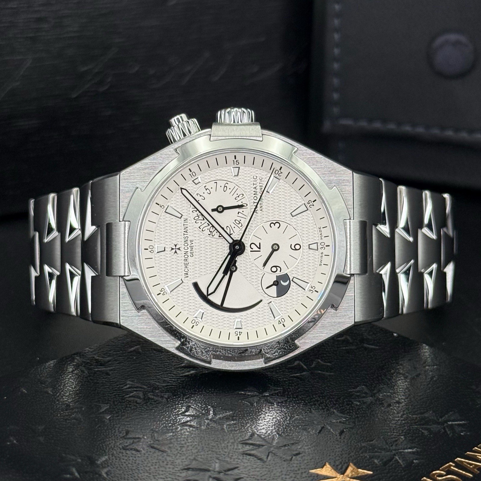 Vacheron Constantin Overseas Silver Men's Watch - 47450/B01A-9226 - Image 7