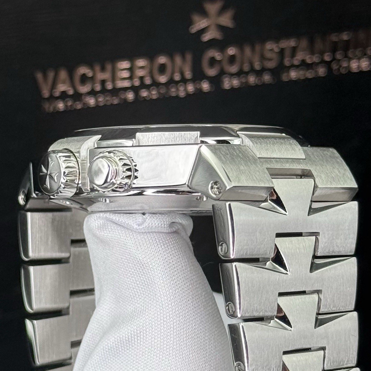 Vacheron Constantin Overseas Silver Men's Watch - 47450/B01A-9226 - Image 13