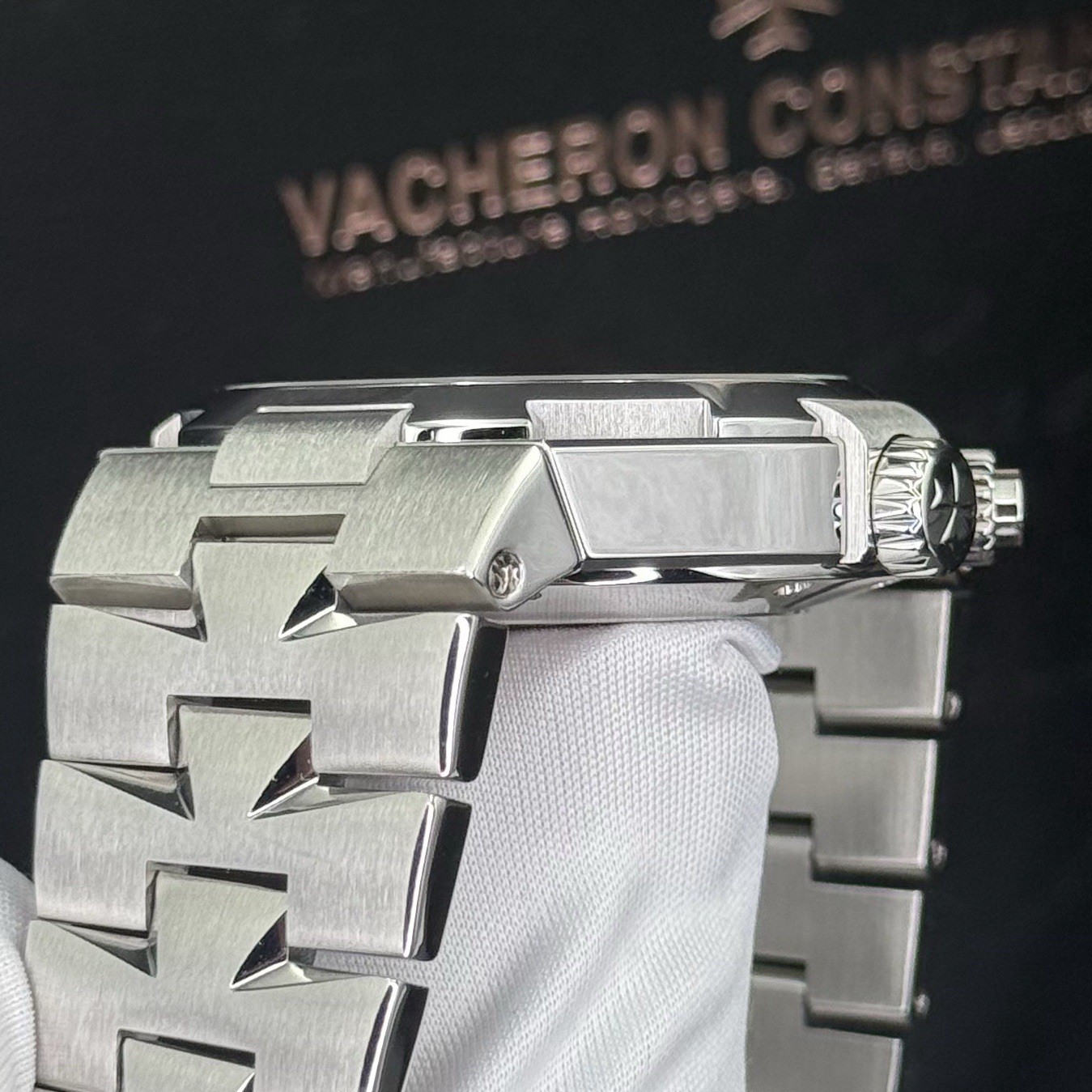 Vacheron Constantin Overseas Silver Men's Watch - 47450/B01A-9226 - Image 14