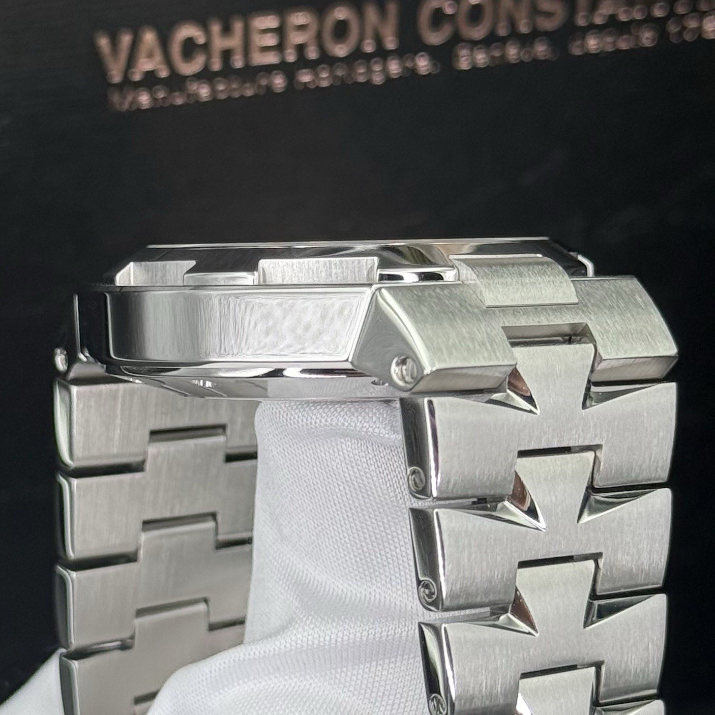 Vacheron Constantin Overseas Silver Men's Watch - 47450/B01A-9226 - Image 15