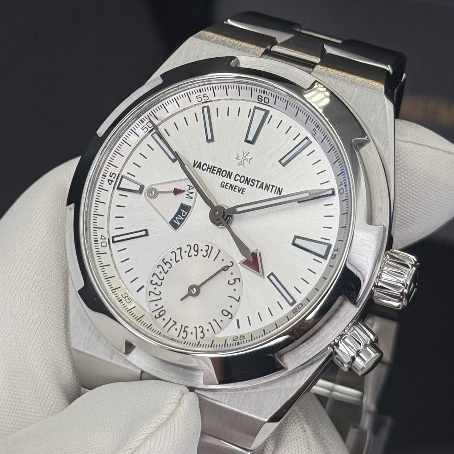 Vacheron Constantin Overseas Dual Time Silver Dial Watch - 7900V/110A-B333 - Image 4