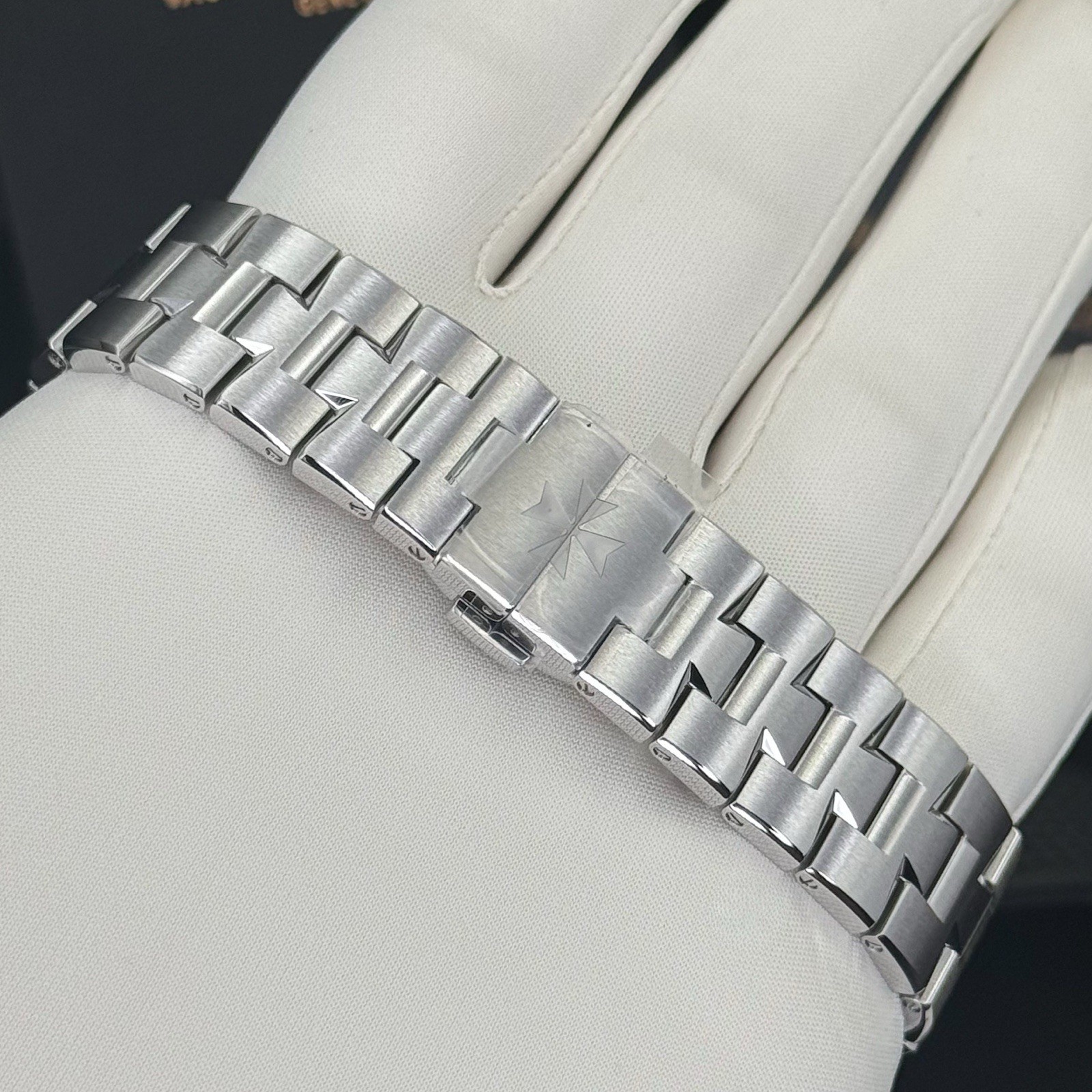 Vacheron Constantin Overseas Dual Time Silver Dial Watch - 7900V/110A-B333 - Image 13