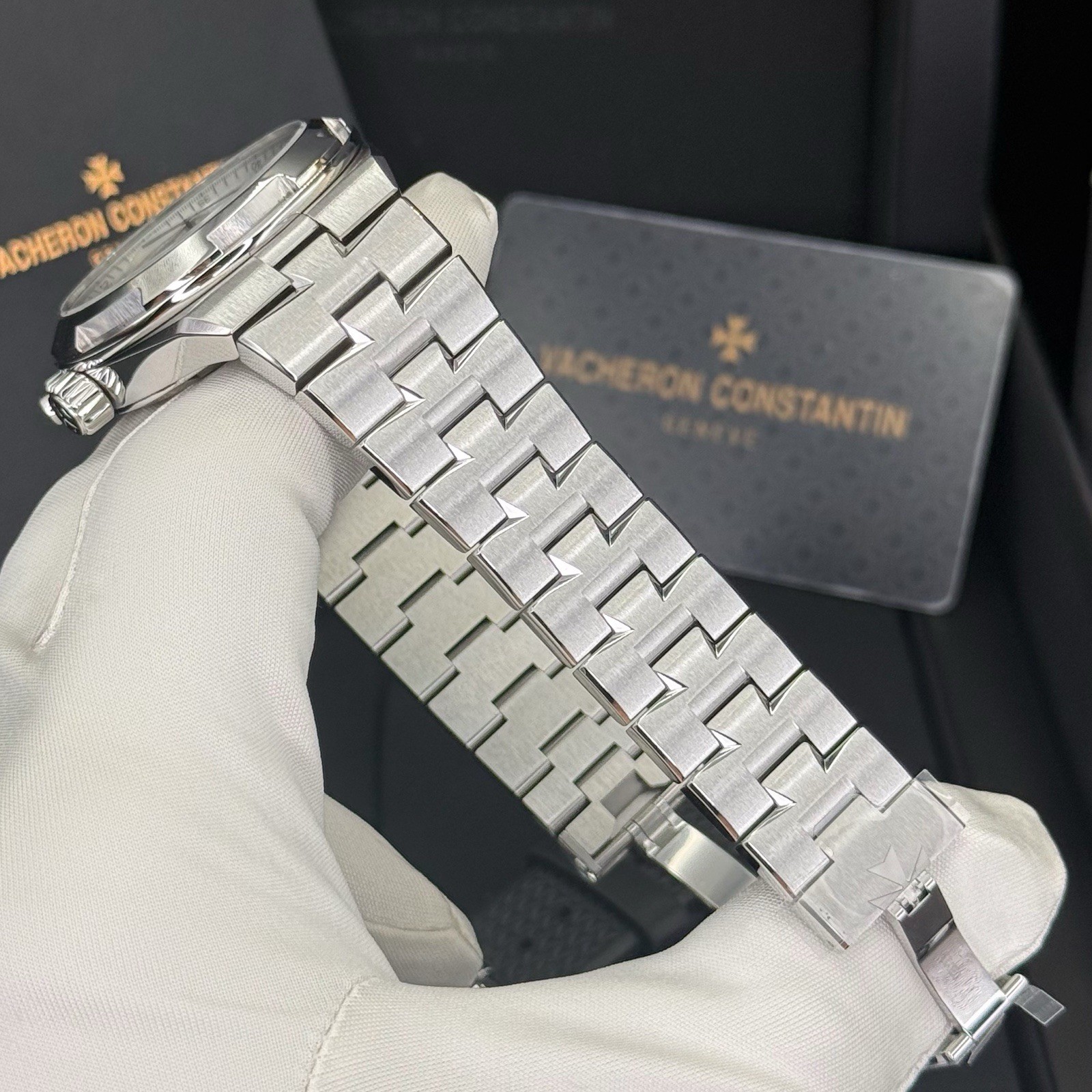 Vacheron Constantin Overseas Dual Time Silver Dial Watch - 7900V/110A-B333 - Image 15