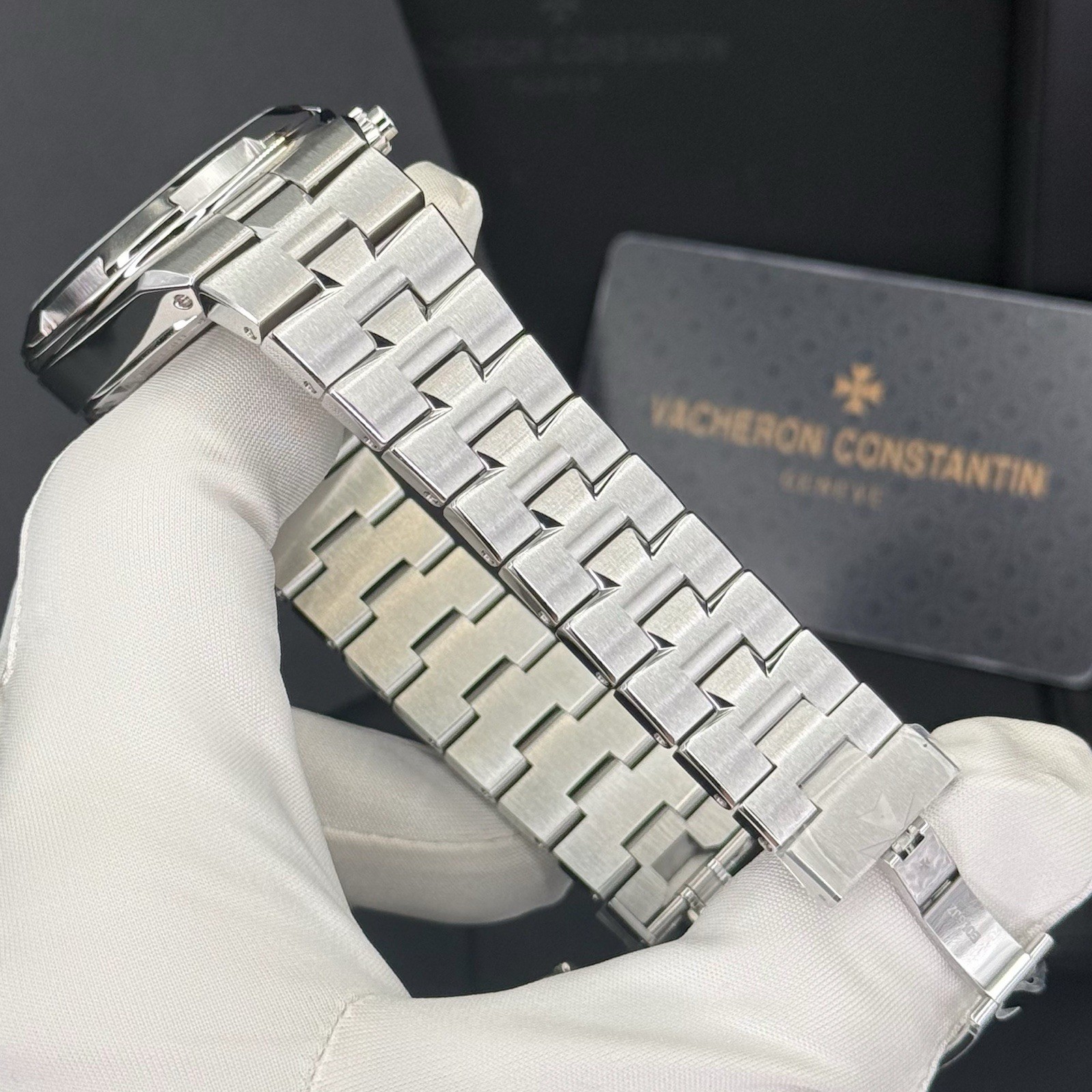 Vacheron Constantin Overseas Dual Time Silver Dial Watch - 7900V/110A-B333 - Image 16