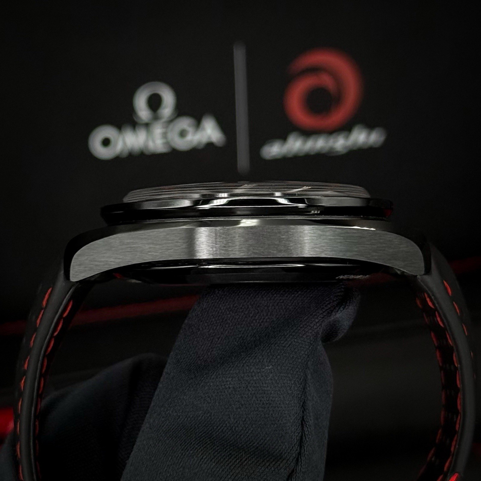 OMEGA Speedmaster Dark Side Of The Moon “Alinghi” Racing 311.92.44.30.01.002 - Image 16