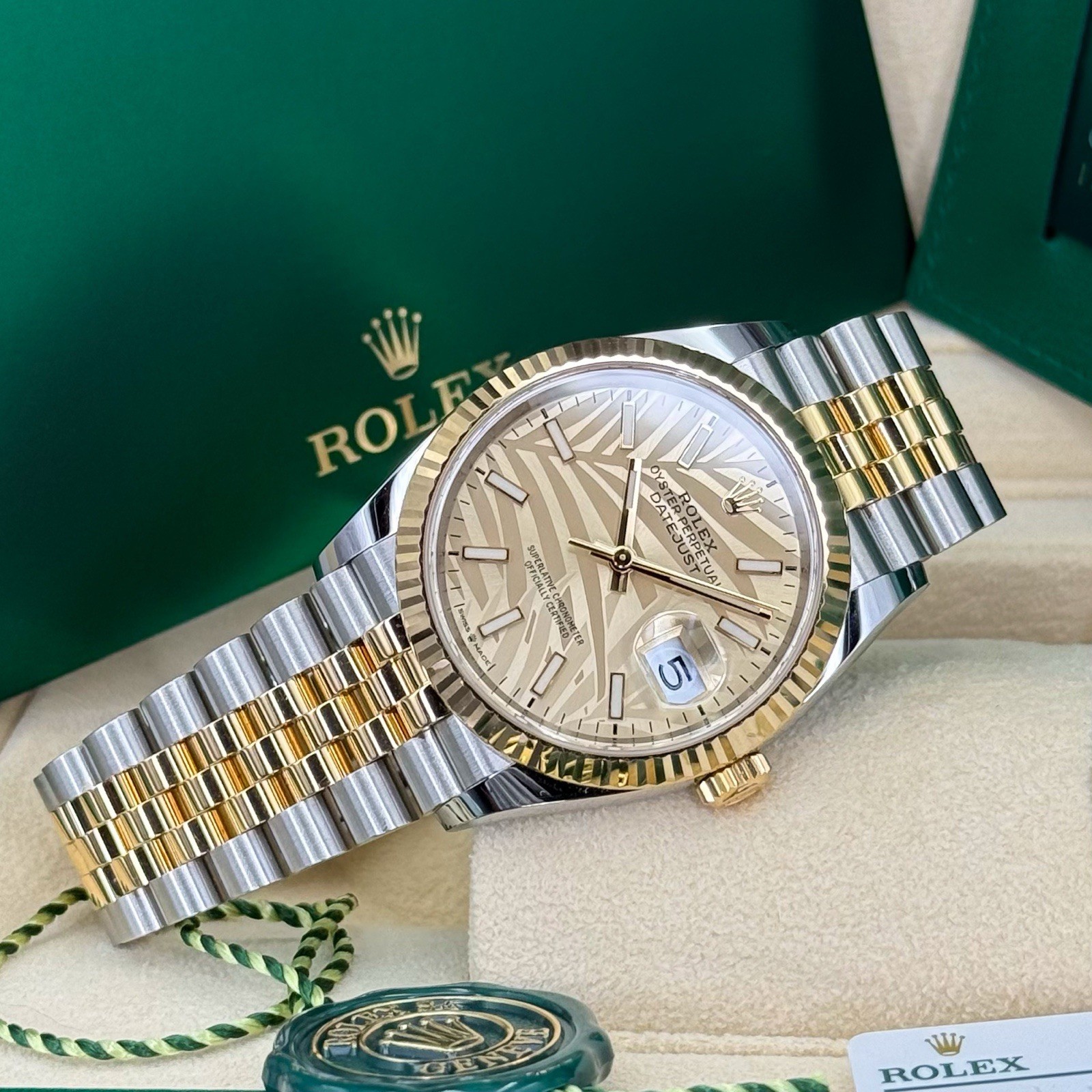Rolex Palm Motif Dial Datejust 36 126233 Yellow Gold Rolesor Jubilee Flutted - Image 9